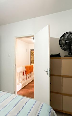 Casa à venda com 370m², 5 quartos e 3 vagas Casa à venda com 370m², 5 quartos e 3 vagasCasa 2 - Quarto 2