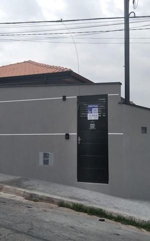 Casa à venda com 87m², 2 quartos e 2 vagas Casa à venda com 87m², 2 quartos e 2 vagasFachada