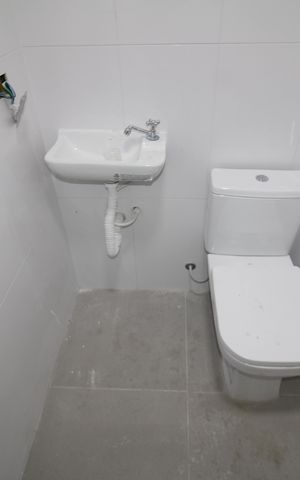 Casa à venda com 87m², 2 quartos e 2 vagasGaragem - Banheiro