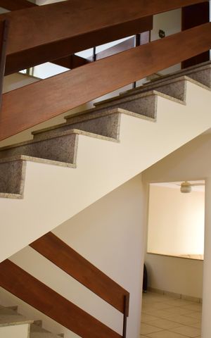 Casa para alugar com 295m², 4 quartos e 4 vagasEscada