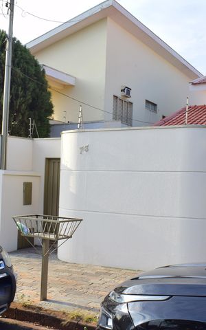 Casa para alugar com 295m², 4 quartos e 4 vagasFachada
