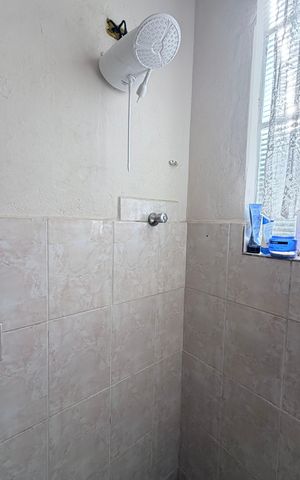 Casa à venda com 101m², 2 quartos e 3 vagas Casa à venda com 101m², 2 quartos e 3 vagasBanheiro