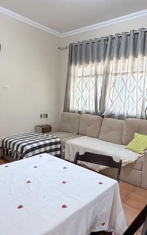 Casa à venda com 101m², 2 quartos e 3 vagas Casa à venda com 101m², 2 quartos e 3 vagasSala