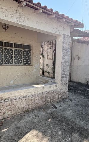 Casa à venda com 101m², 2 quartos e 3 vagas Casa à venda com 101m², 2 quartos e 3 vagasFachada
