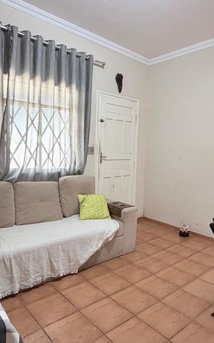 Casa à venda com 101m², 2 quartos e 3 vagas Casa à venda com 101m², 2 quartos e 3 vagasSala
