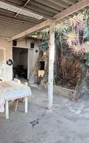 Casa à venda com 101m², 2 quartos e 3 vagas Casa à venda com 101m², 2 quartos e 3 vagasÁrea externa