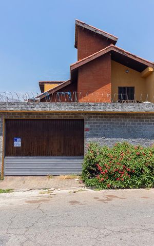 Casa à venda com 200m², 4 quartos e 3 vagasFachada