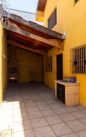 Casa à venda com 200m², 4 quartos e 3 vagasQuintal