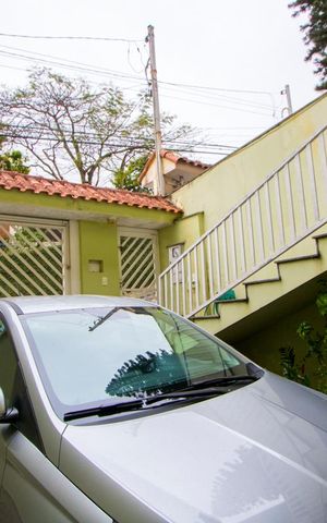 Casa à venda com 180m², 3 quartos e 4 vagas Casa à venda com 180m², 3 quartos e 4 vagasÁrea externa