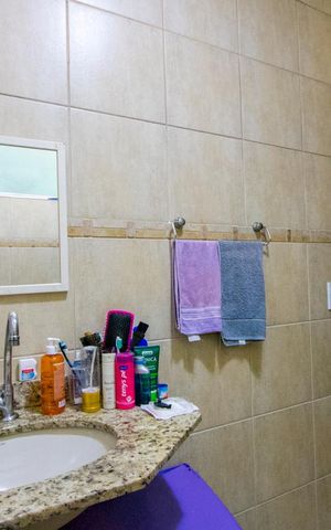 Casa à venda com 180m², 3 quartos e 4 vagas Casa à venda com 180m², 3 quartos e 4 vagasBanheiro da Suite 3