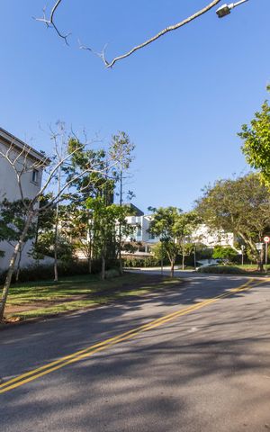 Casa de condomínio à venda com 489m², 4 quartos e 4 vagasVista da Rua