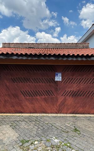 Casa à venda com 220m², 4 quartos e 3 vagas Casa à venda com 220m², 4 quartos e 3 vagasFachada