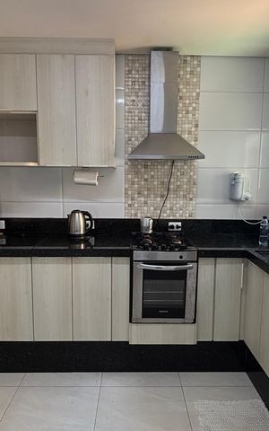 Casa à venda com 220m², 4 quartos e 3 vagas Casa à venda com 220m², 4 quartos e 3 vagasCozinha