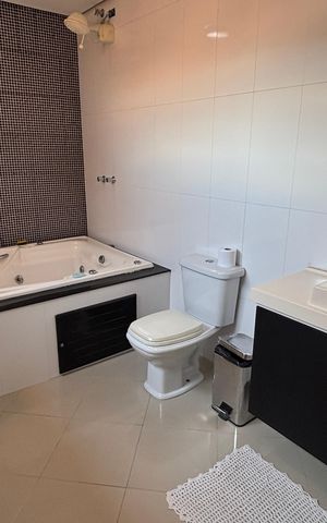 Casa à venda com 220m², 4 quartos e 3 vagas Casa à venda com 220m², 4 quartos e 3 vagasBanheiro da Suíte 2