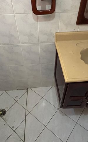 Casa à venda com 220m², 4 quartos e 3 vagas Casa à venda com 220m², 4 quartos e 3 vagasPorão - Suite Banheiro