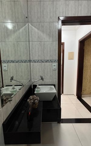 Casa à venda com 220m², 4 quartos e 3 vagas Casa à venda com 220m², 4 quartos e 3 vagasBanheiro