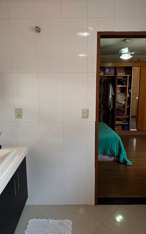 Casa à venda com 220m², 4 quartos e 3 vagas Casa à venda com 220m², 4 quartos e 3 vagasBanheiro da Suíte 2