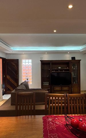 Casa à venda com 220m², 4 quartos e 3 vagas Casa à venda com 220m², 4 quartos e 3 vagasSala - Sala de Jantar
