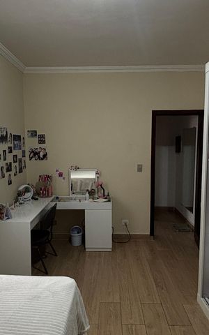 Casa à venda com 220m², 4 quartos e 3 vagas Casa à venda com 220m², 4 quartos e 3 vagasSuite 1