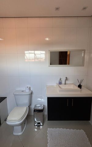 Casa à venda com 220m², 4 quartos e 3 vagas Casa à venda com 220m², 4 quartos e 3 vagasBanheiro da Suíte 2