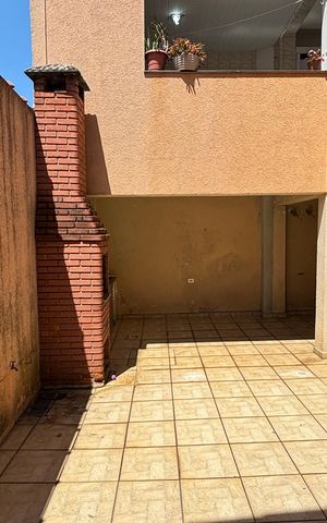 Casa à venda com 220m², 4 quartos e 3 vagas Casa à venda com 220m², 4 quartos e 3 vagasQuintal