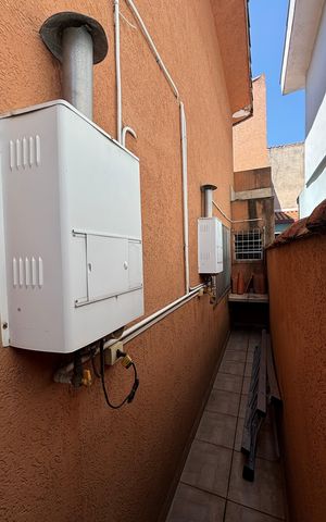 Casa à venda com 220m², 4 quartos e 3 vagas Casa à venda com 220m², 4 quartos e 3 vagasCorredor