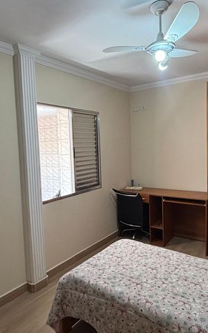 Casa à venda com 220m², 4 quartos e 3 vagas Casa à venda com 220m², 4 quartos e 3 vagasQuarto