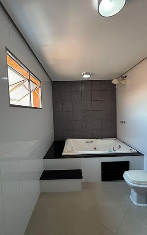Casa à venda com 220m², 4 quartos e 3 vagas Casa à venda com 220m², 4 quartos e 3 vagasBanheiro da Suíte 2