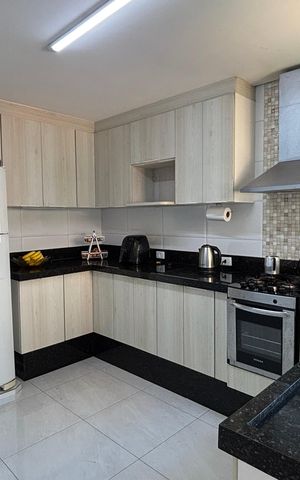 Casa à venda com 220m², 4 quartos e 3 vagas Casa à venda com 220m², 4 quartos e 3 vagasCozinha