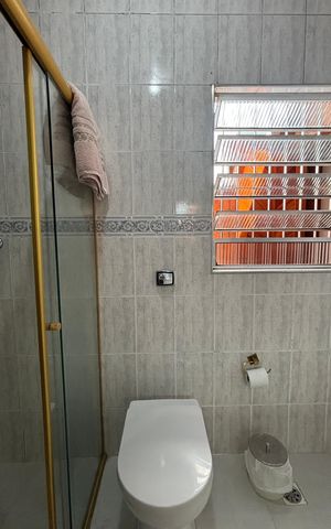 Casa à venda com 220m², 4 quartos e 3 vagas Casa à venda com 220m², 4 quartos e 3 vagasBanheiro da Suíte 1