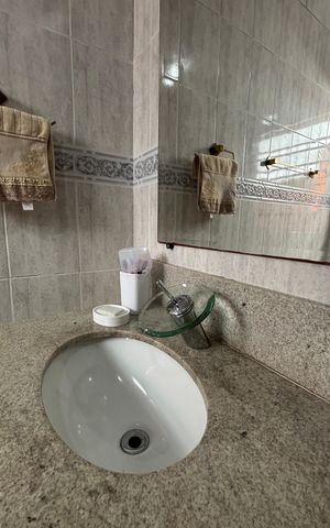 Casa à venda com 220m², 4 quartos e 3 vagas Casa à venda com 220m², 4 quartos e 3 vagasBanheiro da Suíte 1