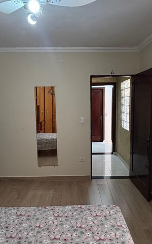 Casa à venda com 220m², 4 quartos e 3 vagas Casa à venda com 220m², 4 quartos e 3 vagasQuarto