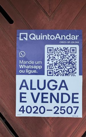 Casa à venda com 220m², 4 quartos e 3 vagas Casa à venda com 220m², 4 quartos e 3 vagasFachada