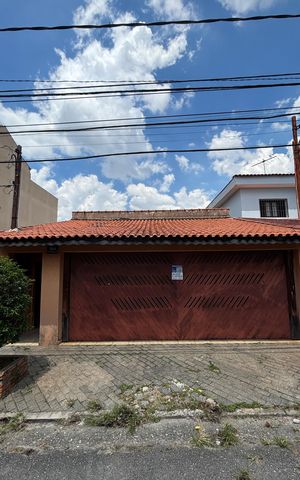 Casa à venda com 220m², 4 quartos e 3 vagas Casa à venda com 220m², 4 quartos e 3 vagasFachada