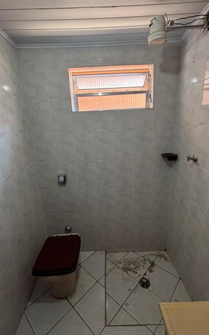 Casa à venda com 220m², 4 quartos e 3 vagas Casa à venda com 220m², 4 quartos e 3 vagasPorão - Suite Banheiro