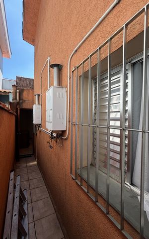 Casa à venda com 220m², 4 quartos e 3 vagas Casa à venda com 220m², 4 quartos e 3 vagasCorredor