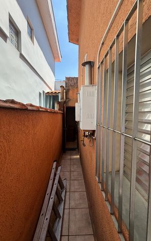 Casa à venda com 220m², 4 quartos e 3 vagas Casa à venda com 220m², 4 quartos e 3 vagasCorredor