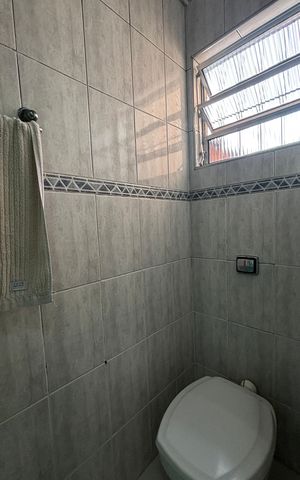 Casa à venda com 220m², 4 quartos e 3 vagas Casa à venda com 220m², 4 quartos e 3 vagasBanheiro