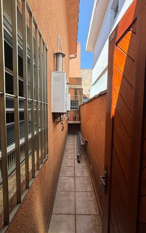Casa à venda com 220m², 4 quartos e 3 vagas Casa à venda com 220m², 4 quartos e 3 vagasCorredor