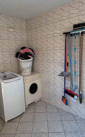 Casa à venda com 220m², 4 quartos e 3 vagas Casa à venda com 220m², 4 quartos e 3 vagasÁrea de Serviço