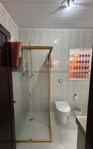 Casa à venda com 220m², 4 quartos e 3 vagas Casa à venda com 220m², 4 quartos e 3 vagasBanheiro da Suíte 1