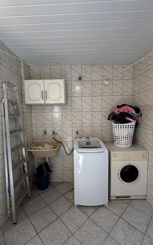 Casa à venda com 220m², 4 quartos e 3 vagas Casa à venda com 220m², 4 quartos e 3 vagasÁrea de Serviço