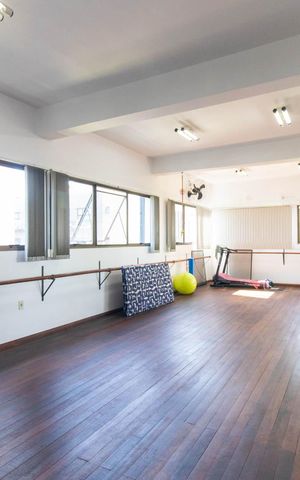 Casa à venda com 390m², 4 quartos e 2 vagasEstúdio