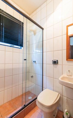 Casa à venda com 390m², 4 quartos e 2 vagasBanheiro 6