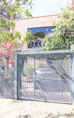 Casa à venda com 390m², 4 quartos e 2 vagasFachada