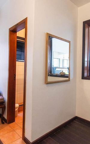 Casa à venda com 390m², 4 quartos e 2 vagasCorredor