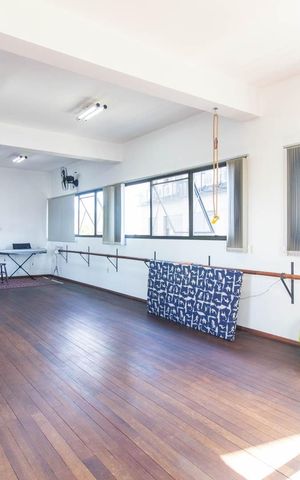 Casa à venda com 390m², 4 quartos e 2 vagasEstúdio