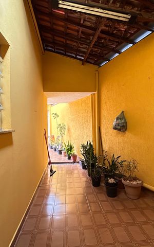 Casa à venda com 253m², 4 quartos e 5 vagas Casa à venda com 253m², 4 quartos e 5 vagasQuintal