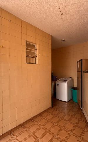 Casa à venda com 253m², 4 quartos e 5 vagas Casa à venda com 253m², 4 quartos e 5 vagasÁrea de Serviço