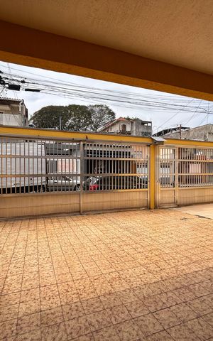 Casa à venda com 253m², 4 quartos e 5 vagas Casa à venda com 253m², 4 quartos e 5 vagasGaragem